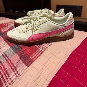 Puma Women's Light Green and Pink Sneakers